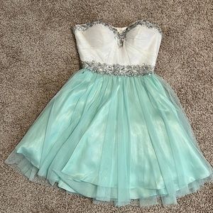LIKE NEW Short Prom Winter Formal Dress Size 5/6